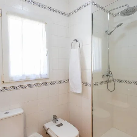 Primrosa - Beautiful Sea Views 빌라 손 보우